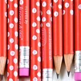 Rød blyant med lyserøde prikker fra Krima & Isa - Tinashjem
